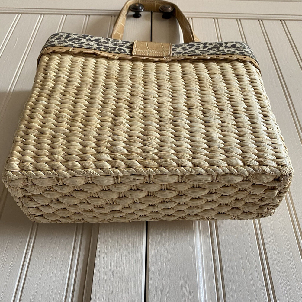 XOXO Straw Bag W/Leather Accent Heart Cutout Classic Trendy Travel BeachFun 12” - Picture 10 of 14